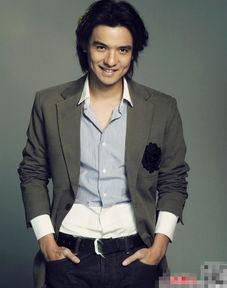 冯德伦个人资料简,影视双栖艺人，魅力四射的人生轨迹